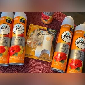 Glade Odor Fighting Soft Mist Air Fresher Sprays x 5 & One Glade Plug In Refill